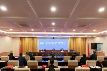 张安顺在省法学会第八届理事会第二次常务理事扩大会议上强调:全面提升服务经济社会发展能力水平
